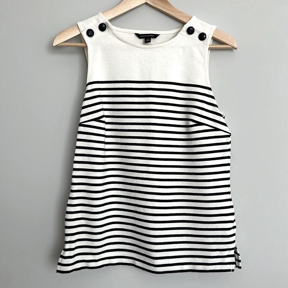 NWT Banana Republic shell. Stripes black and white sleeveless.